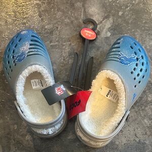 Detroit Lions fur lined crocs